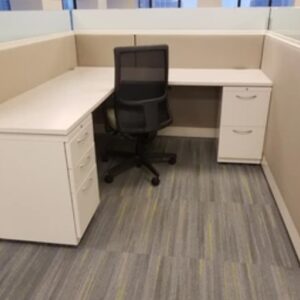 Cubicles 6 in Atlanta, GA with beige desks, black mesh chair, and gray carpet flooring