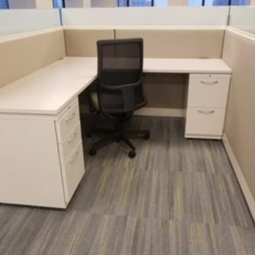 Cubicles 6 in Atlanta, GA with beige desks, black mesh chair, and gray carpet flooring